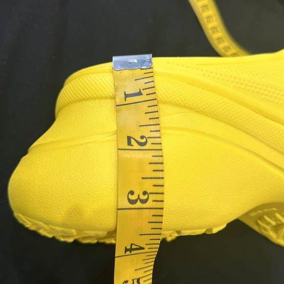 Balenciaga POOL CROCS SLIDE SANDAL Wm40/10 pre-owned. (Authentic) - Picture 7 of 8